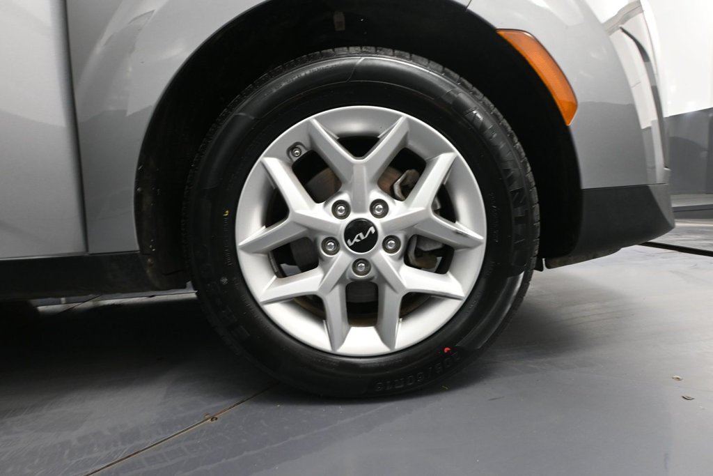 Used 2023 Kia Soul LX w/ LX Technology Package FWD image 12