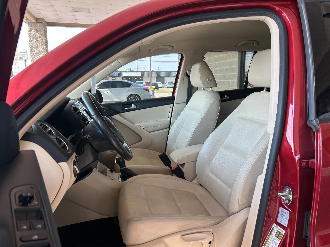 Used 2016 Volkswagen Tiguan S image 23