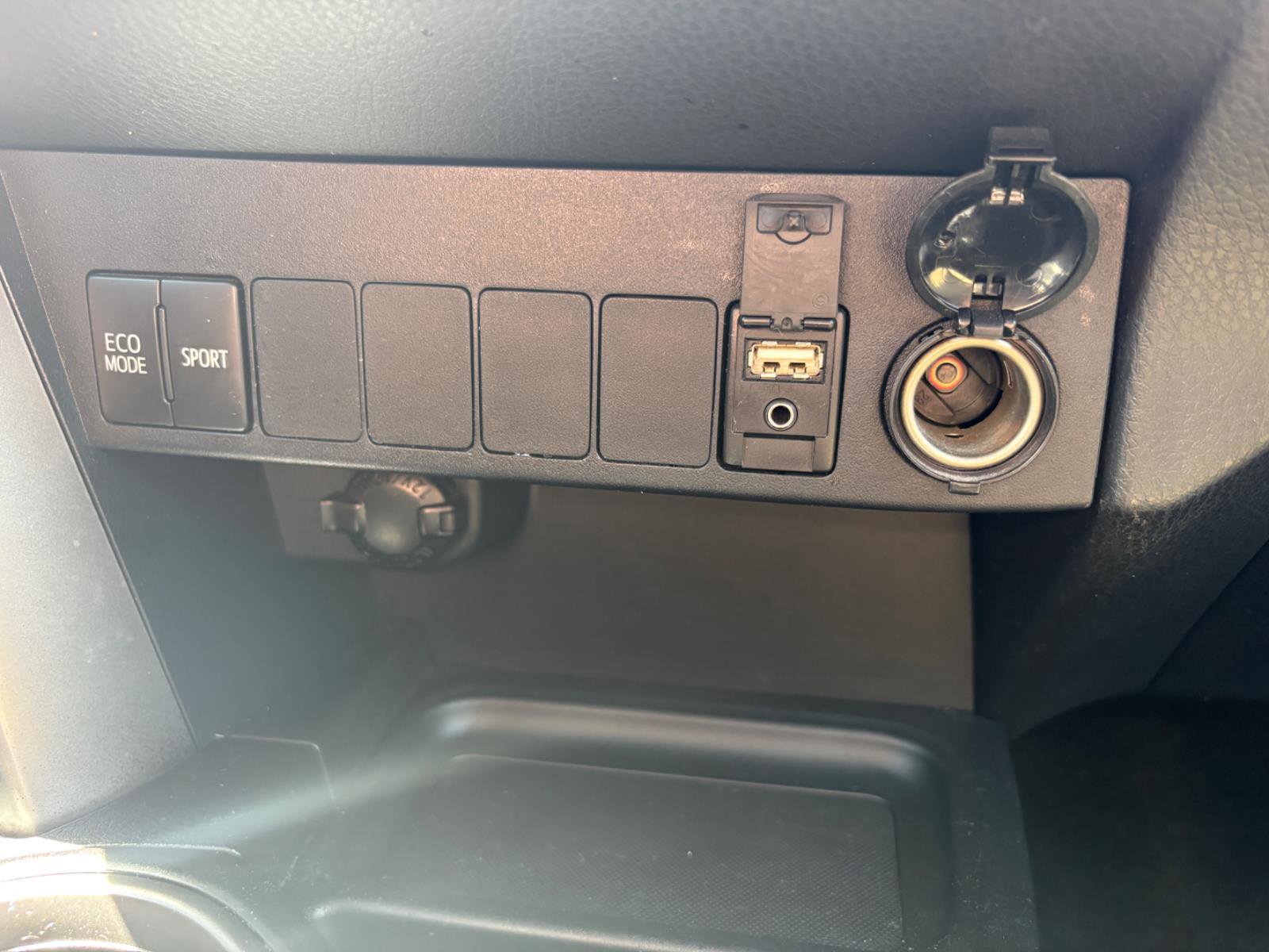 Used 2017 Toyota RAV4 XLE FWD image 29