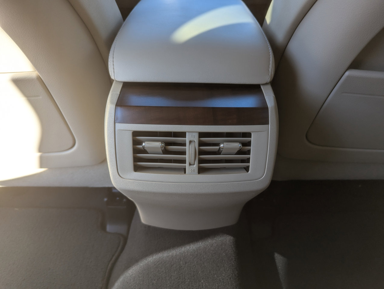 Used 2012 Toyota Venza XLE image 40