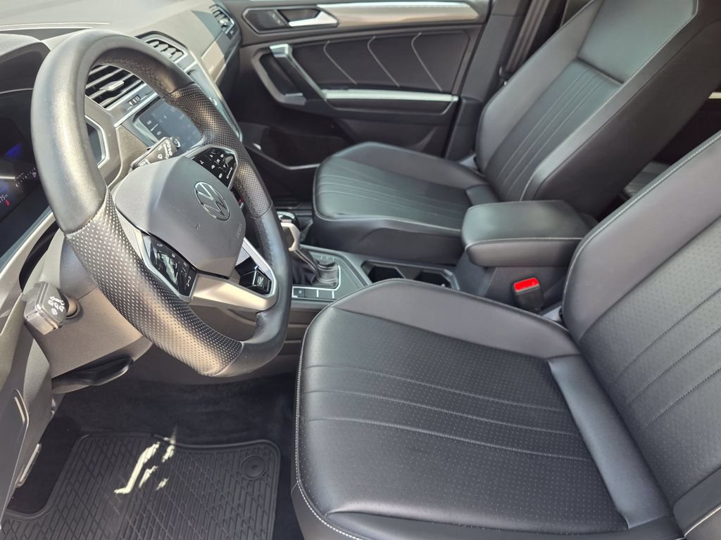 Used 2023 Volkswagen Tiguan SE R-Line FWD image 12