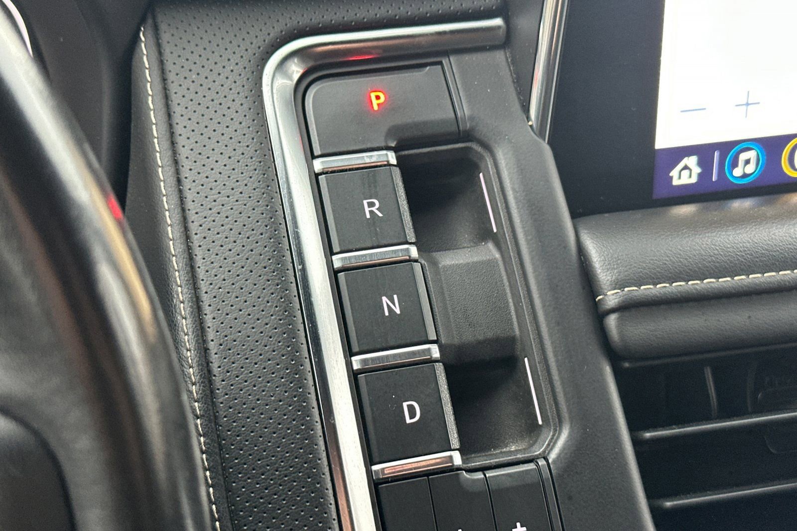 Used 2021 GMC Yukon SLT w/ Rear Media and Nav Package image 25