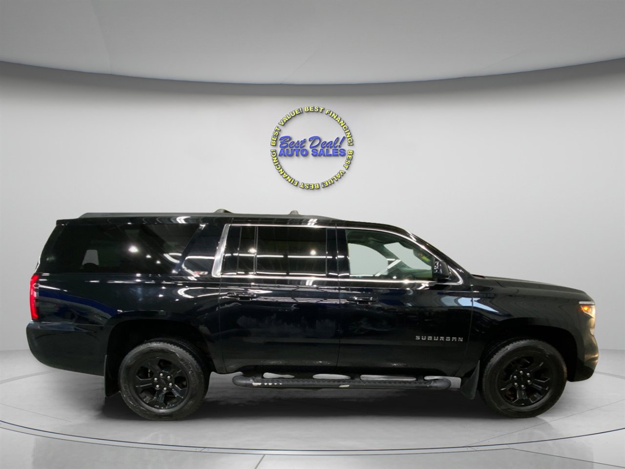 Used 2017 Chevrolet Suburban LT image 6
