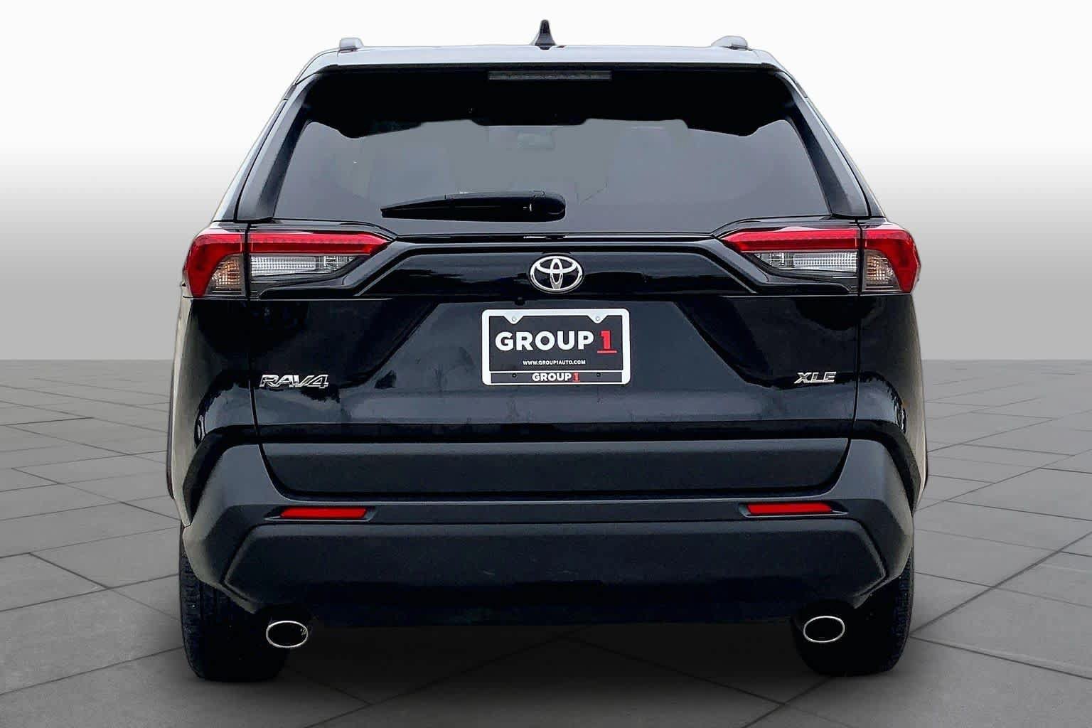 Used 2024 Toyota RAV4 XLE FWD image 4