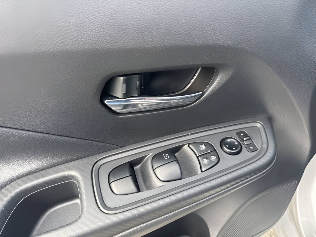 Used 2025 Nissan Versa SV FWD image 23