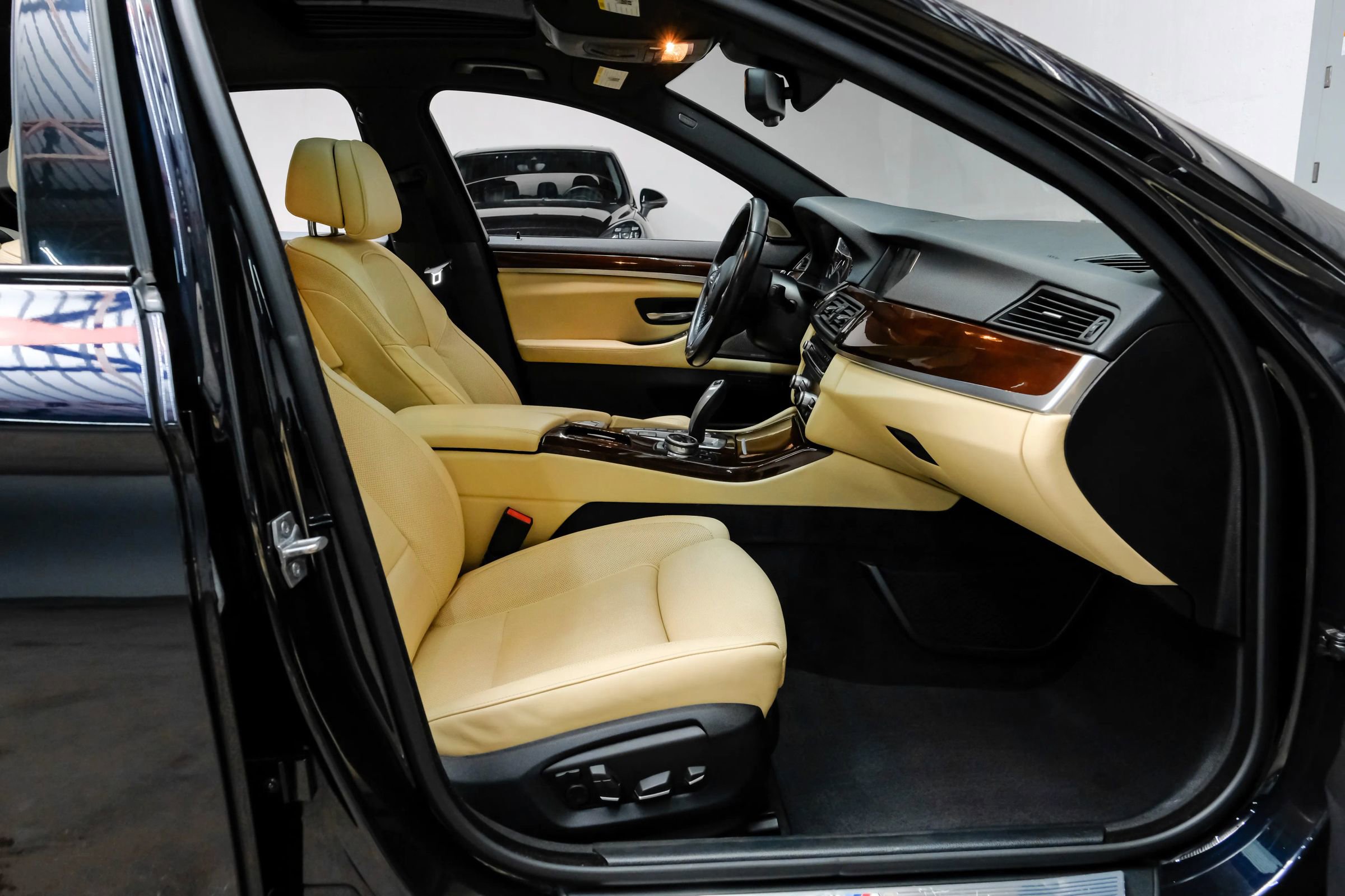 Used 2014 BMW 535i xDrive Sedan AWD/4WD image 32