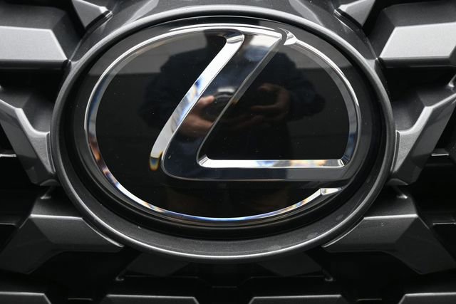Certified 2023 Lexus GX 460 Premium w/ Premium Package AWD/4WD image 31