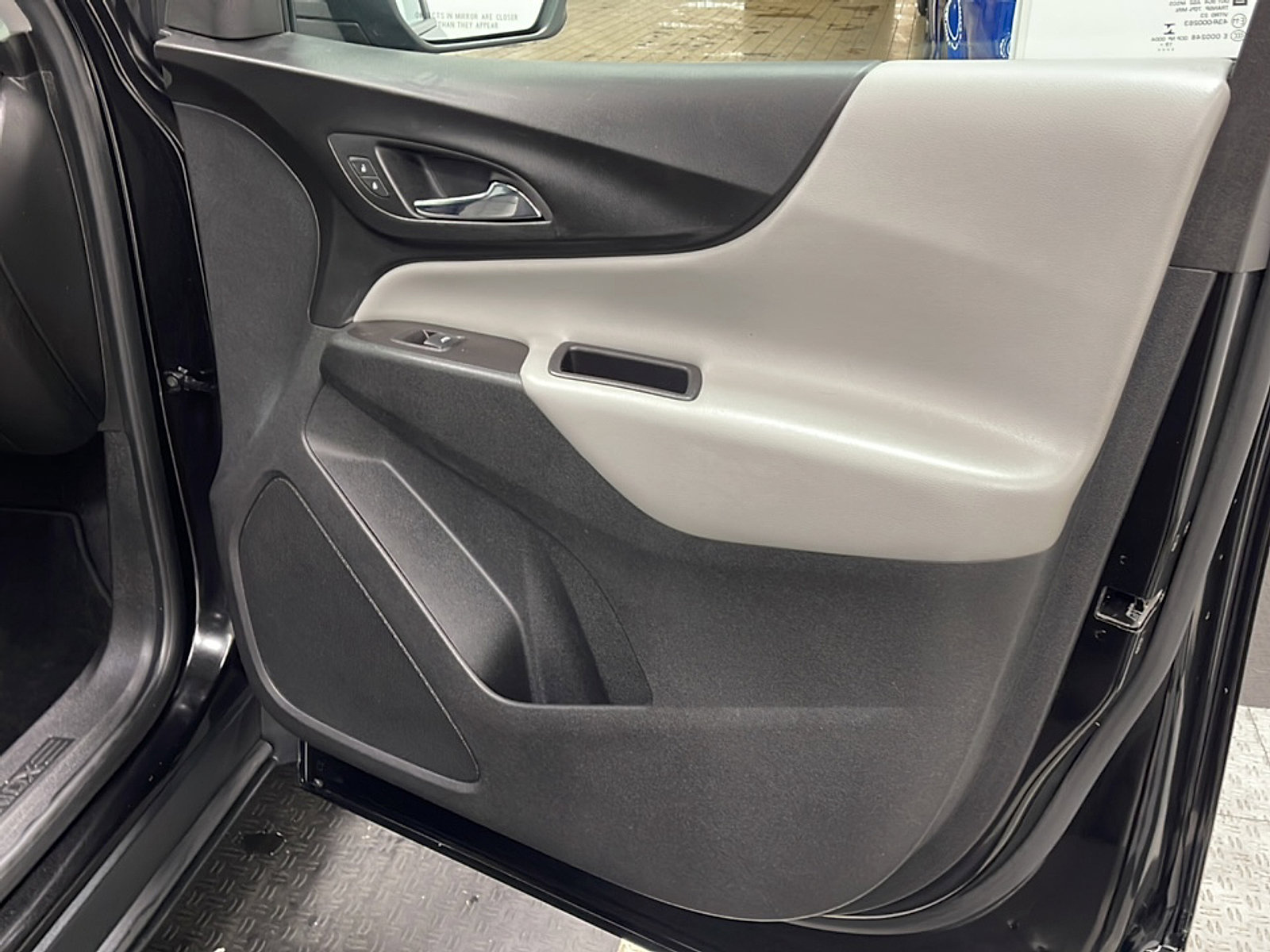 Used 2020 Chevrolet Equinox LS w/ LS Convenience Package FWD image 18