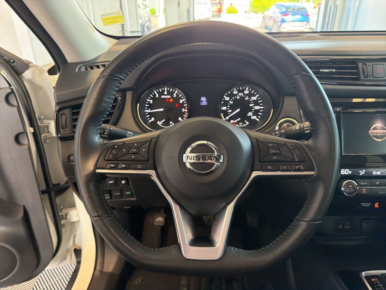 Used 2018 Nissan Rogue SV AWD/4WD image 17