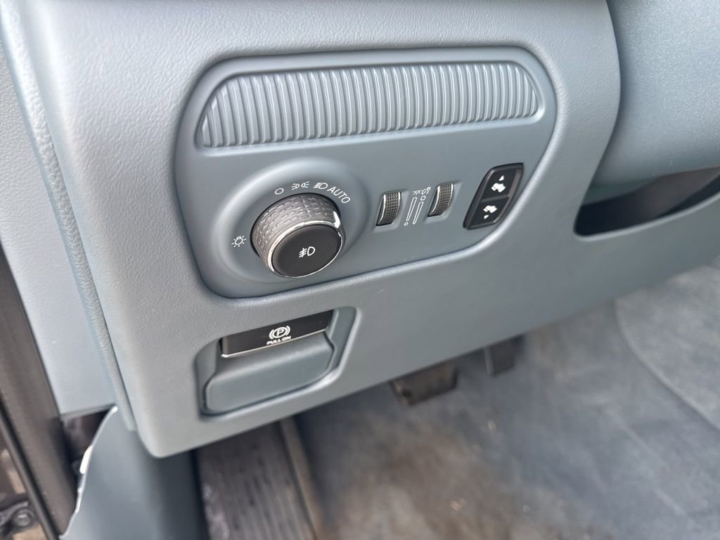 Used 2022 Jeep Grand Wagoneer Series III w/ Rear Seat Video Group 1 image 31