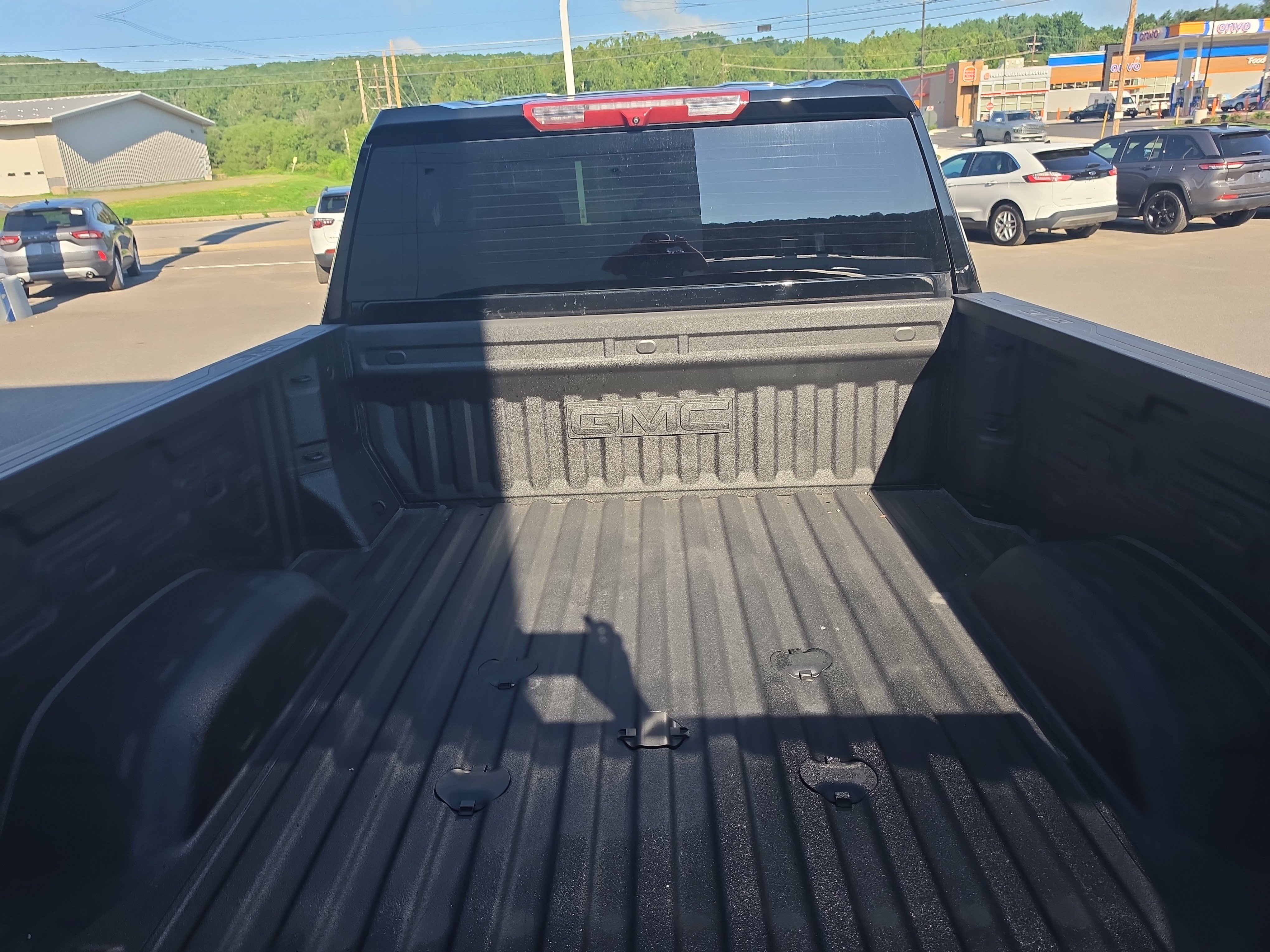 Used 2025 GMC Sierra 2500 AT4 AWD/4WD image 5