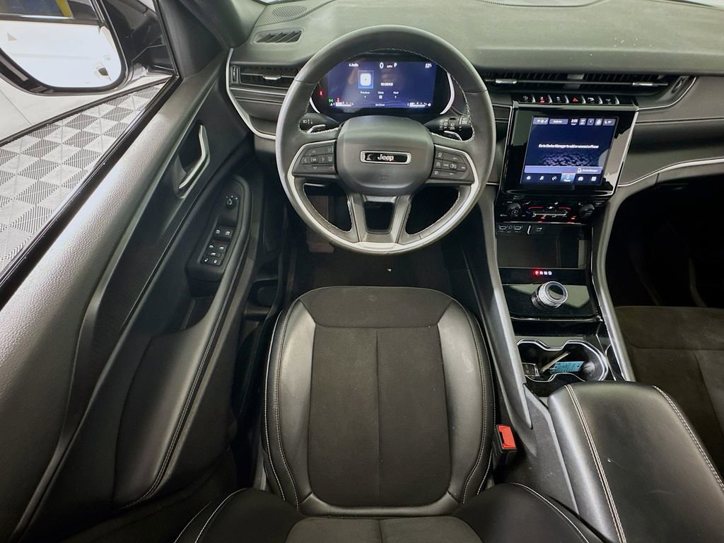 Used 2023 Jeep Grand Cherokee Altitude image 22