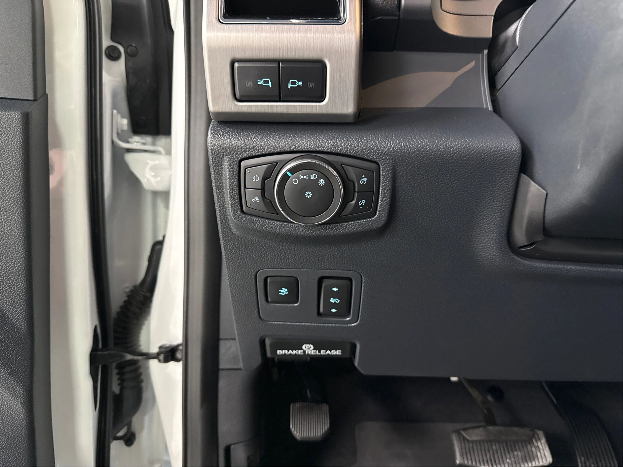 Used 2022 Ford F450 Platinum w/ FX4 Off-Road Package image 19