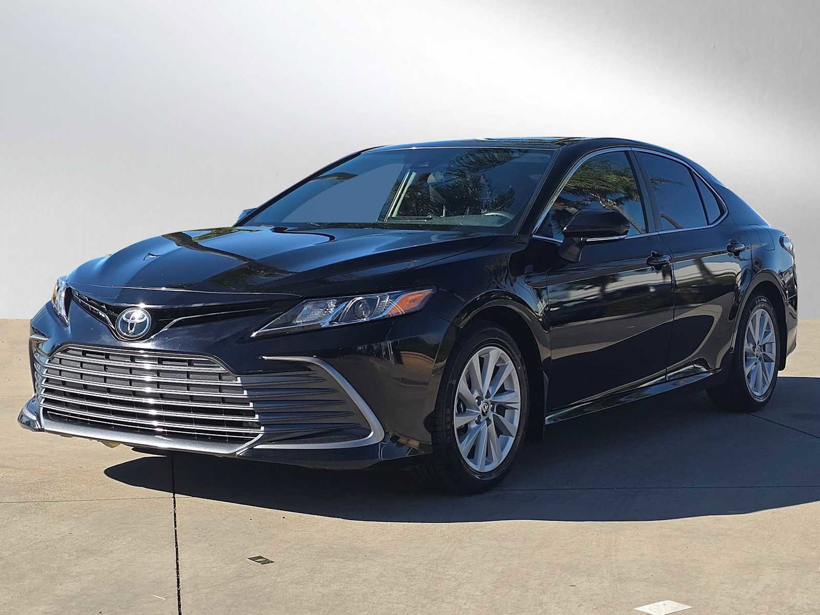 Used 2024 Toyota Camry LE image 7