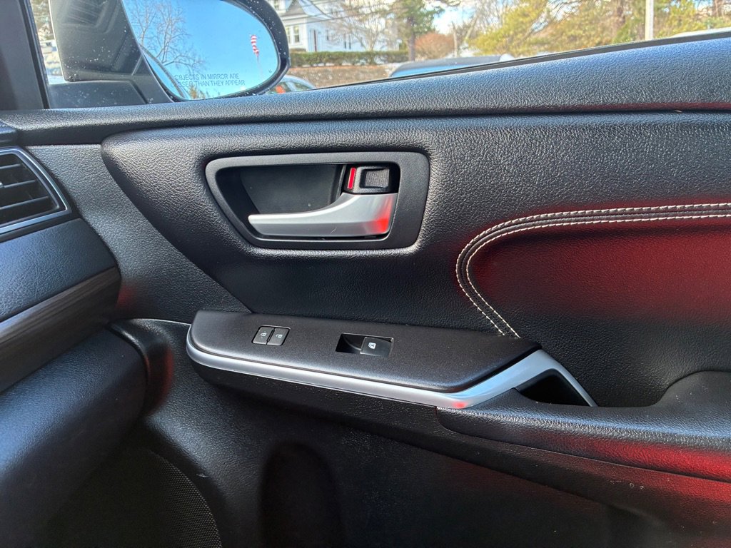 Used 2016 Toyota Camry XLE image 32