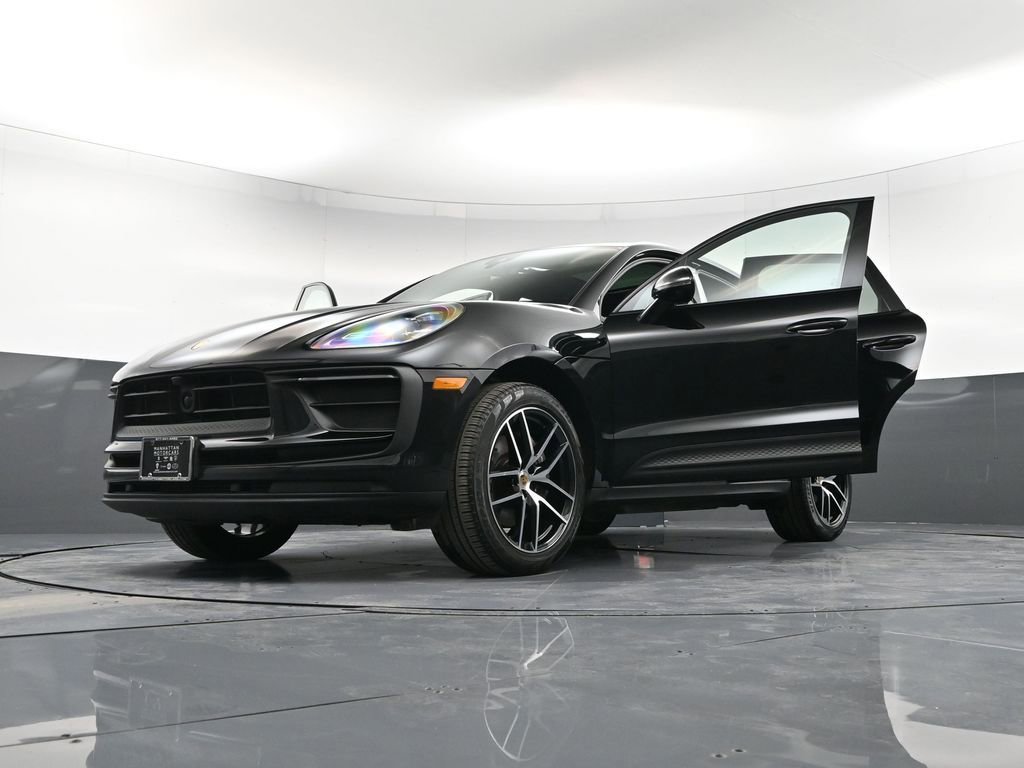 Certified 2024 Porsche Macan image 37