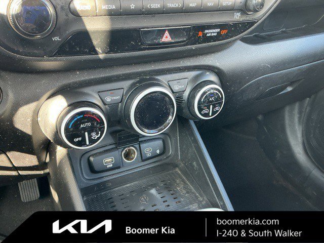 Used 2024 Hyundai Venue Limited image 23