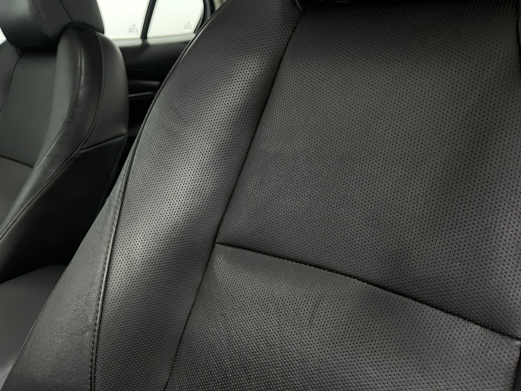 Used 2020 MAZDA MAZDA3 AWD Sedan w/ Premium Package image 18