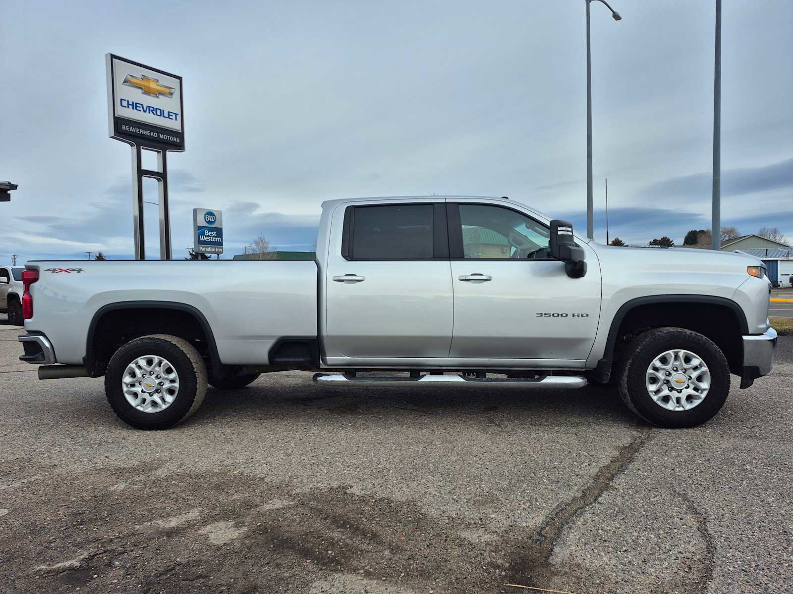 Used 2022 Chevrolet Silverado 3500 LT w/ Convenience Package image 2