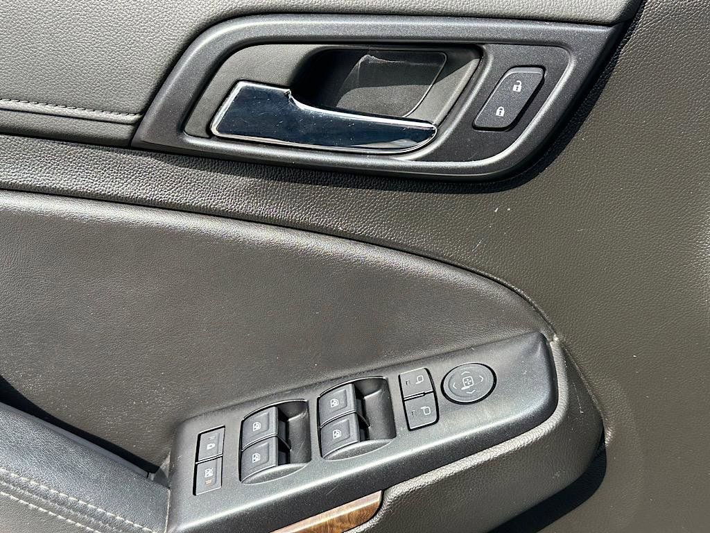 Used 2019 Chevrolet Suburban LT image 15