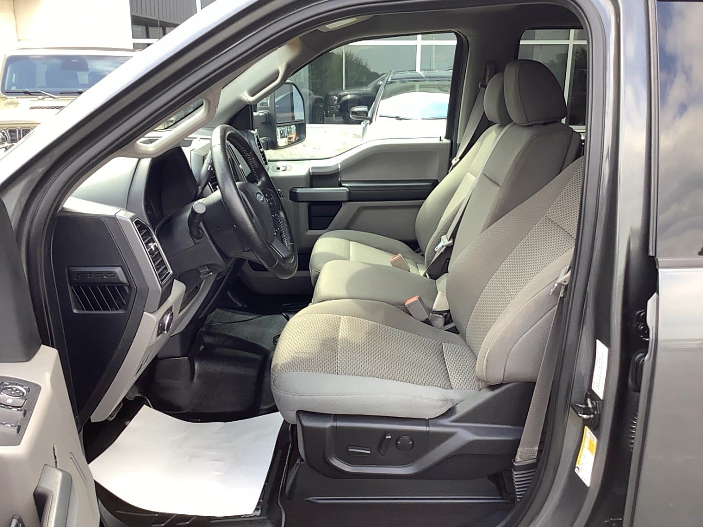Used 2019 Ford F150 XLT w/ Equipment Group 302A Luxury AWD/4WD image 9