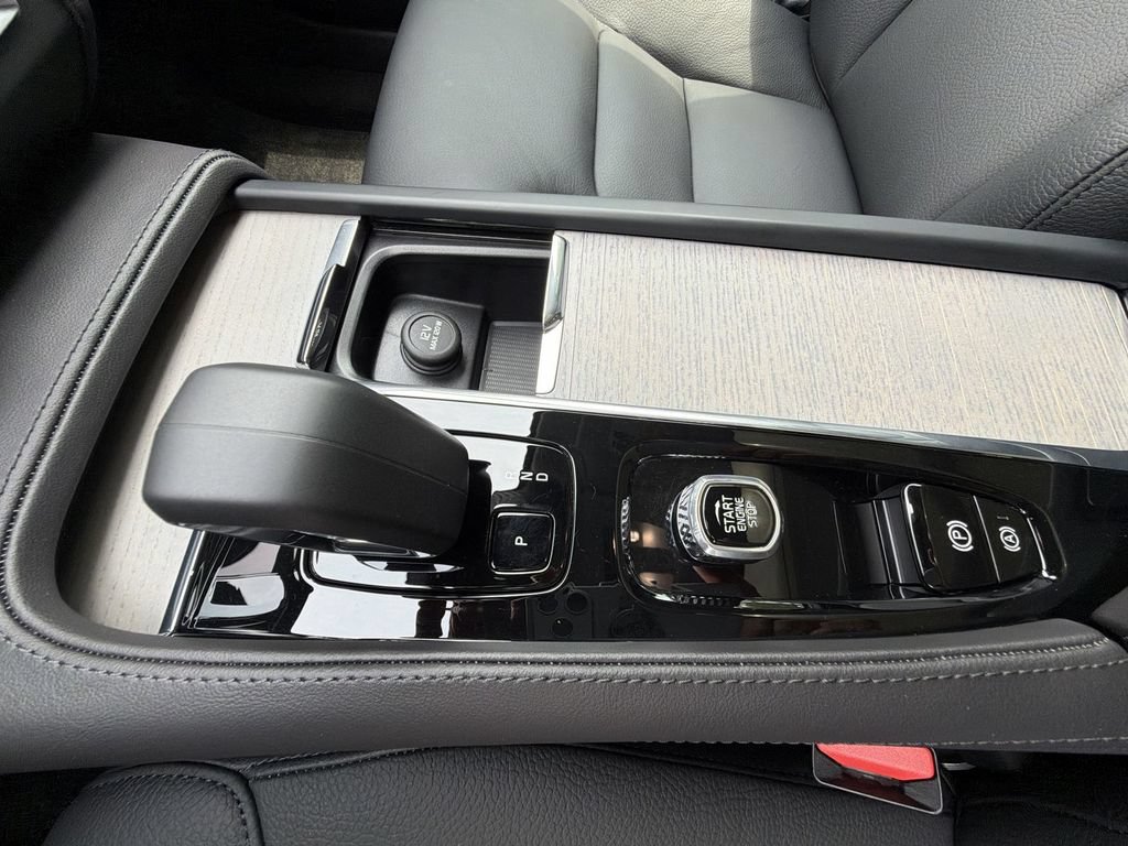 Used 2025 Volvo S90 B6 Plus AWD/4WD image 25