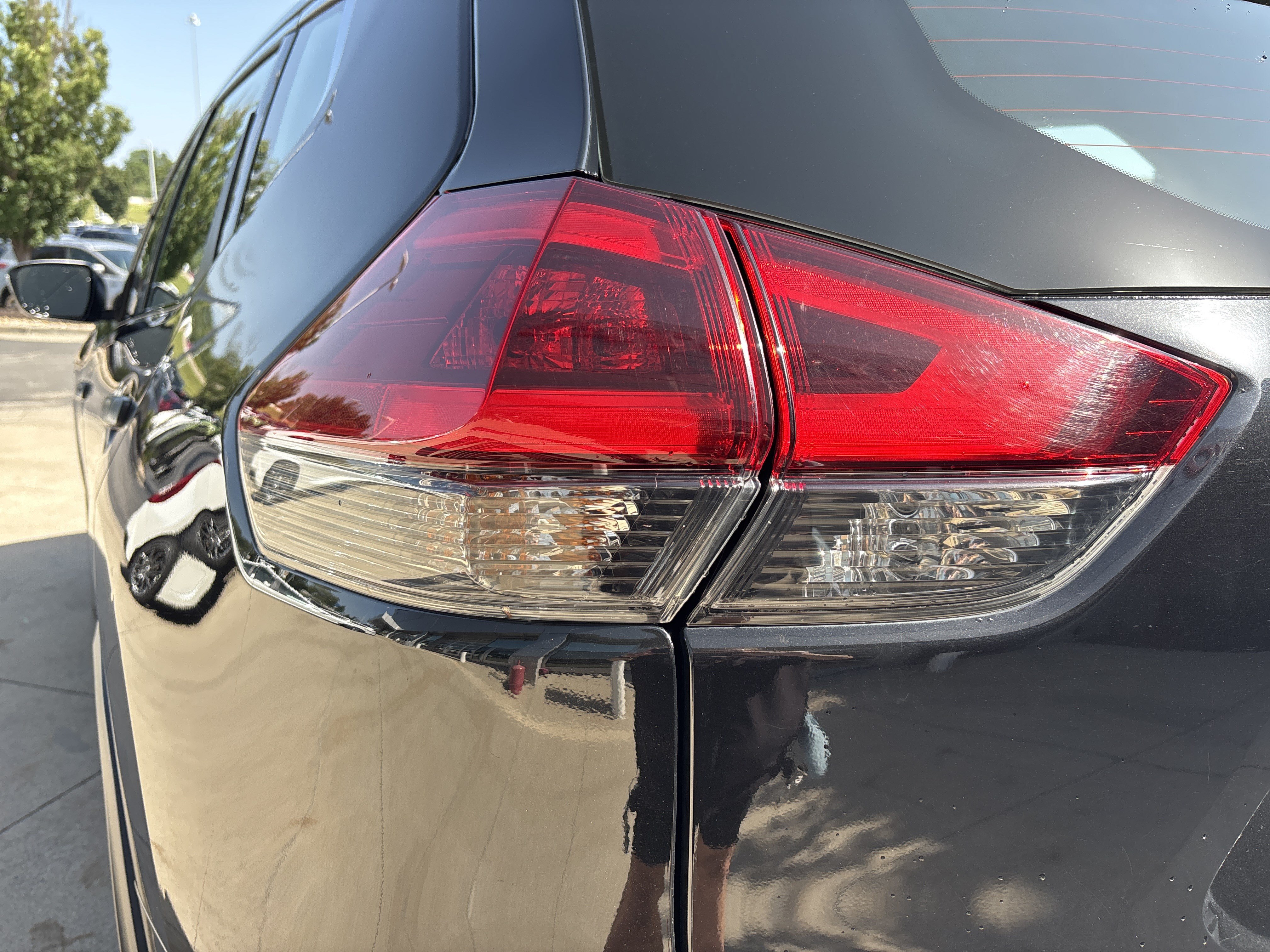 Used 2018 Nissan Rogue S AWD/4WD image 12