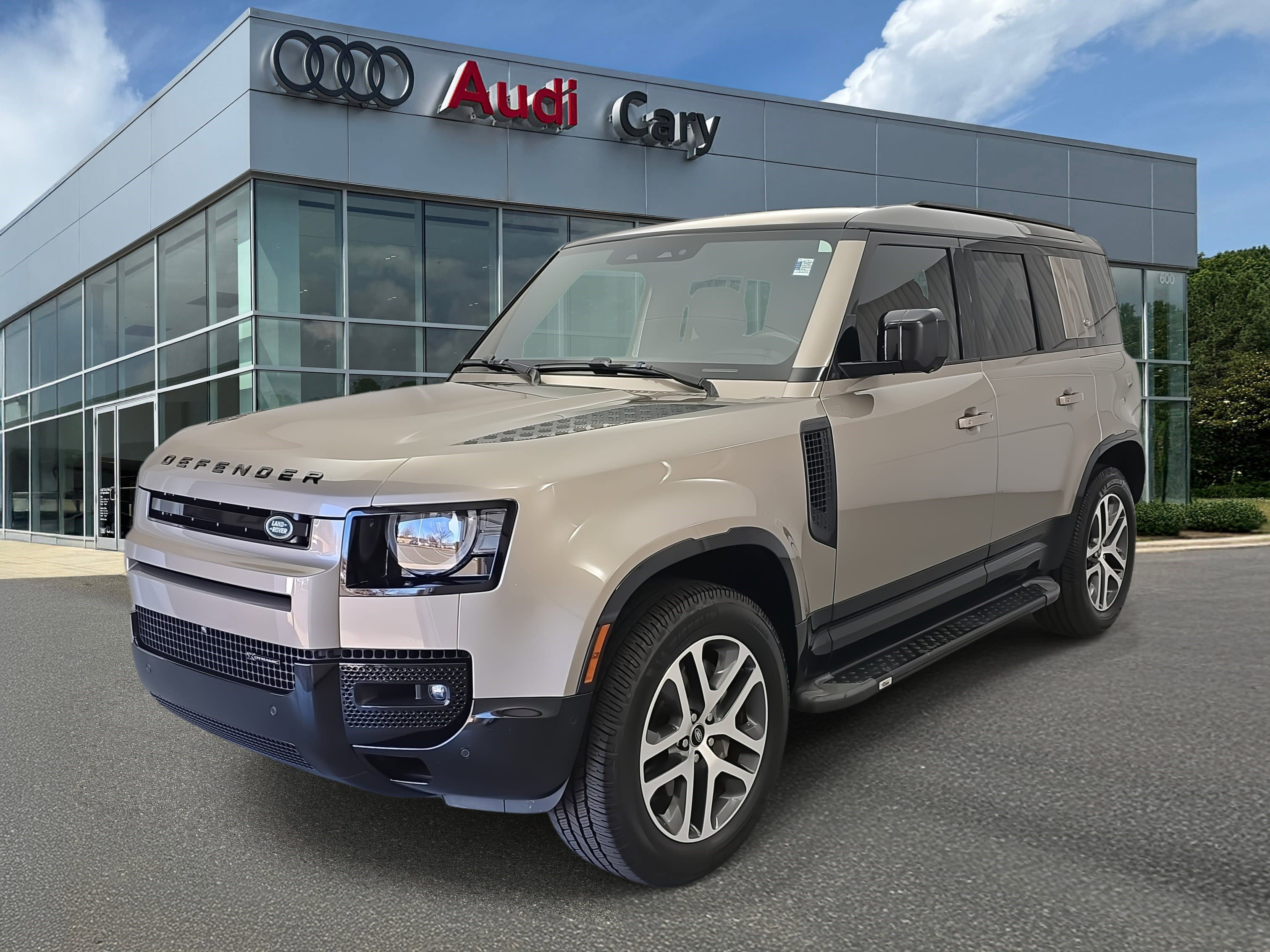 Used 2023 Land Rover Defender 110 X-Dynamic SE image 1