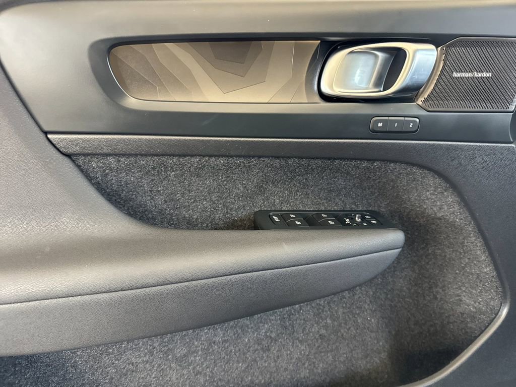 Certified 2023 Volvo C40 P8 Recharge Ultimate AWD/4WD image 10