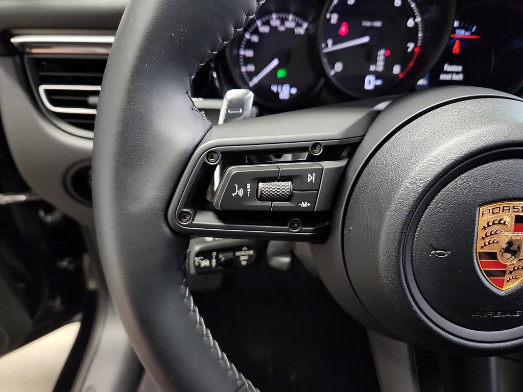 Certified 2026 Porsche Macan AWD/4WD image 22