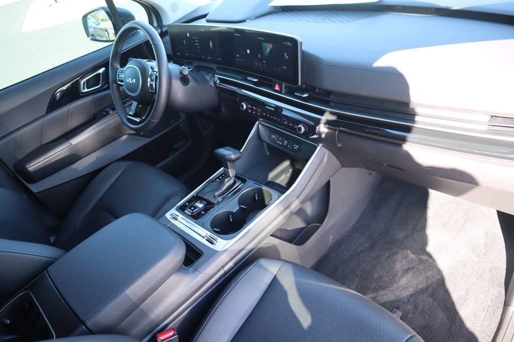 Used 2025 Kia Carnival SX Prestige image 17