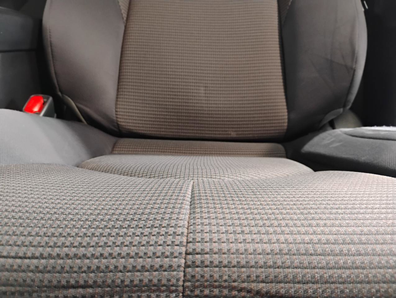 Used 2021 Toyota Highlander L image 44