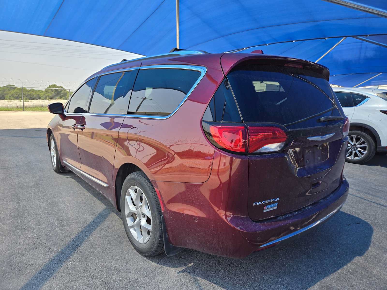 Used 2019 Chrysler Pacifica Touring-L w/ Advanced Safetytec Group FWD image 3