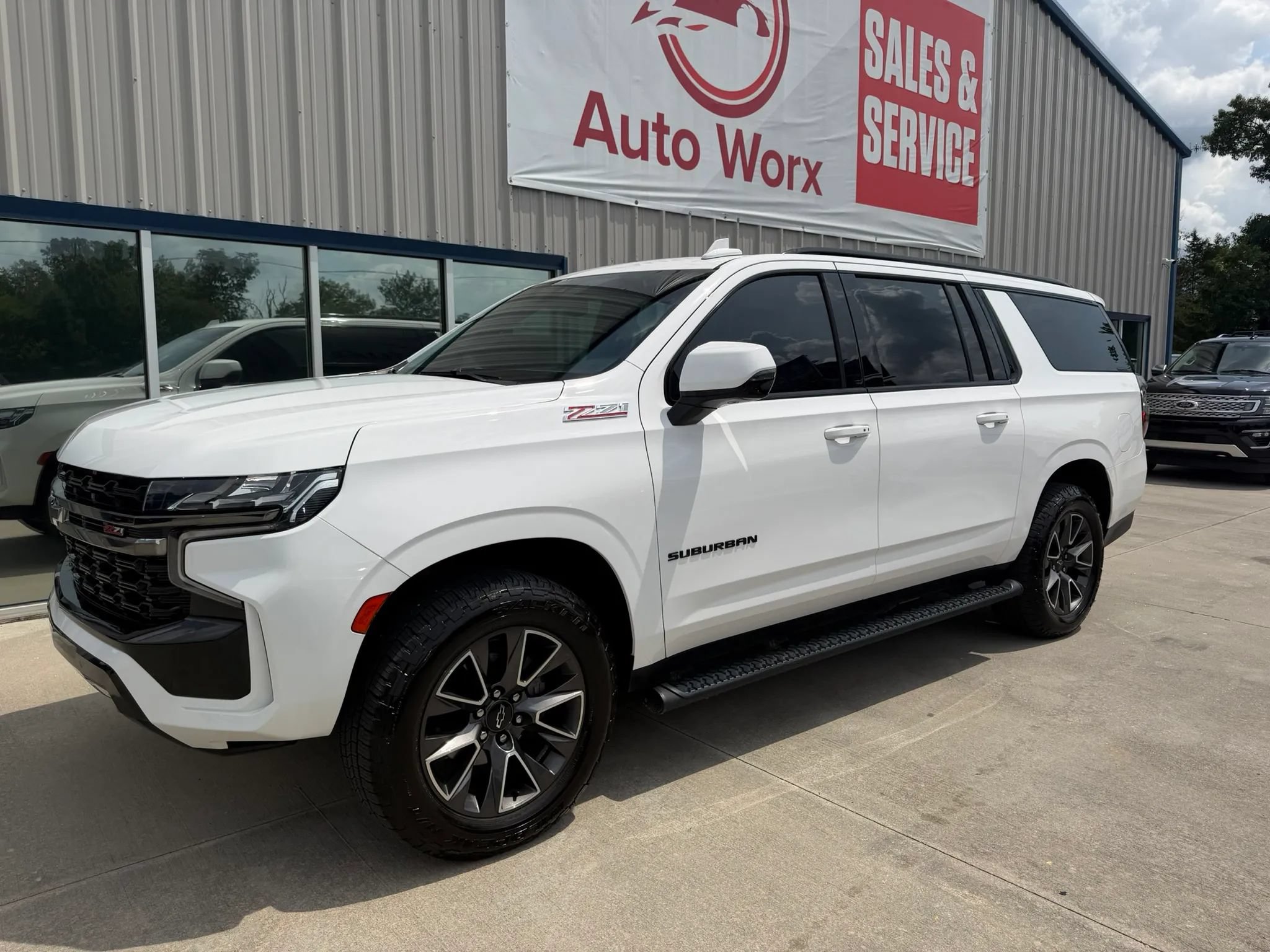 Used 2021 Chevrolet Suburban Z71 w/ Luxury Package AWD/4WD image 20