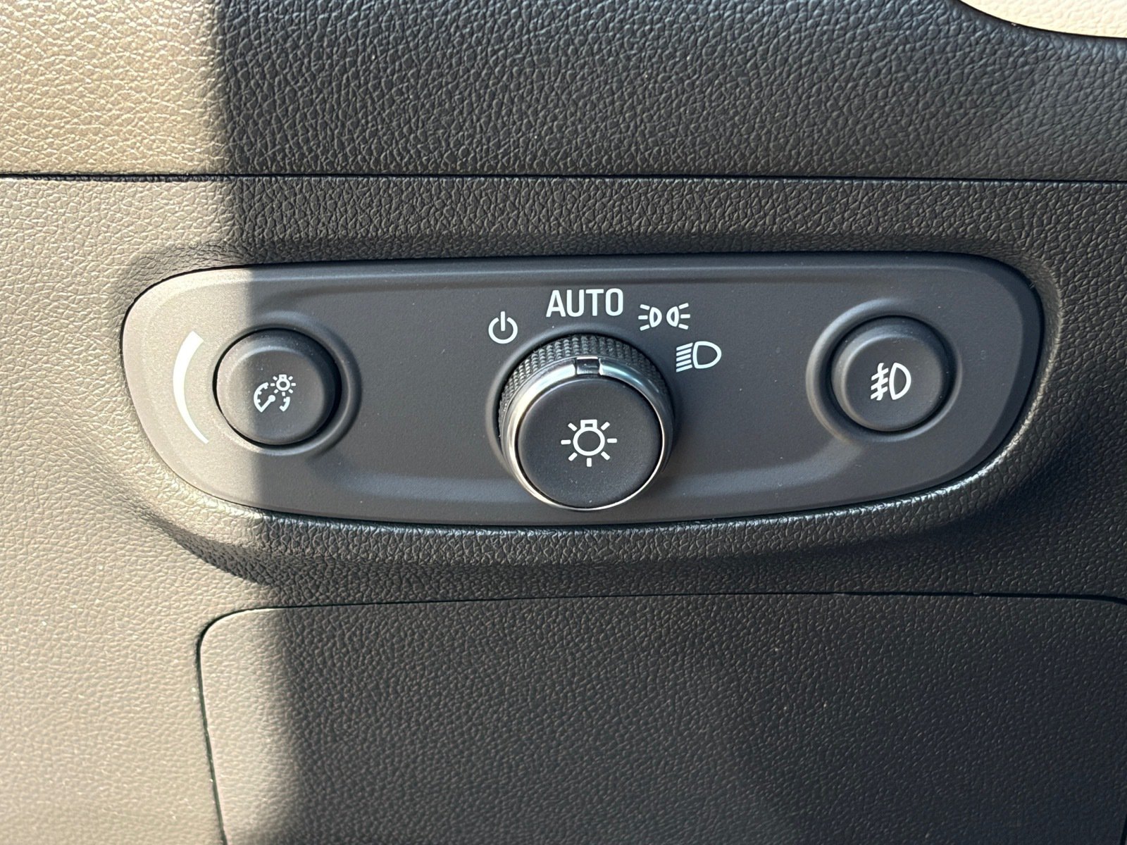 Used 2021 Buick Encore GX Essence w/ Advanced Technology Package FWD image 19
