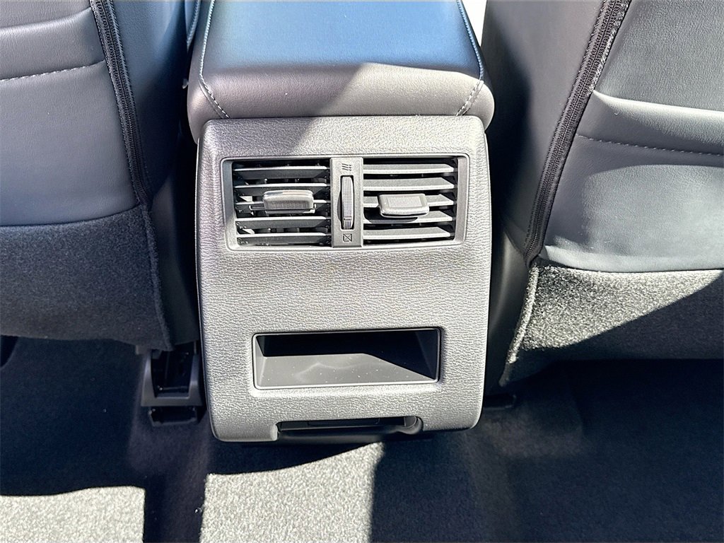 New 2025 Mitsubishi Outlander SE image 27
