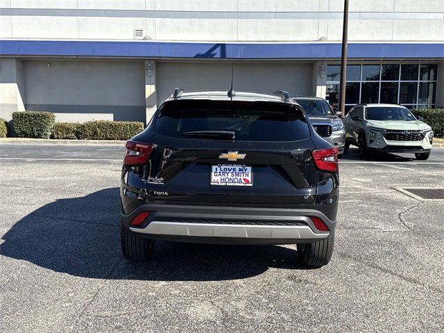 Used 2024 Chevrolet Trax LT w/ LT Convenience Package image 6
