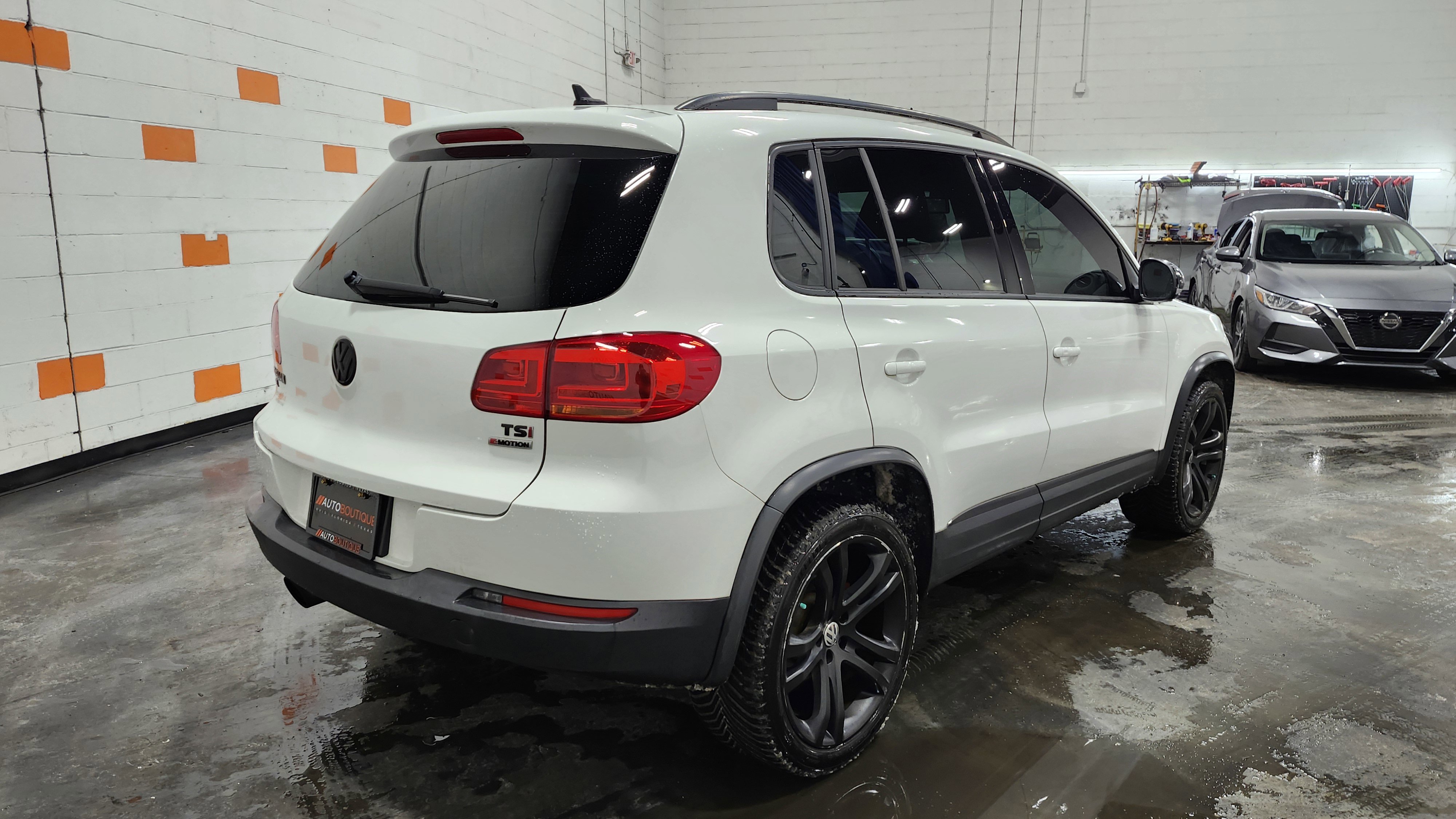 Used 2017 Volkswagen Tiguan SEL image 15