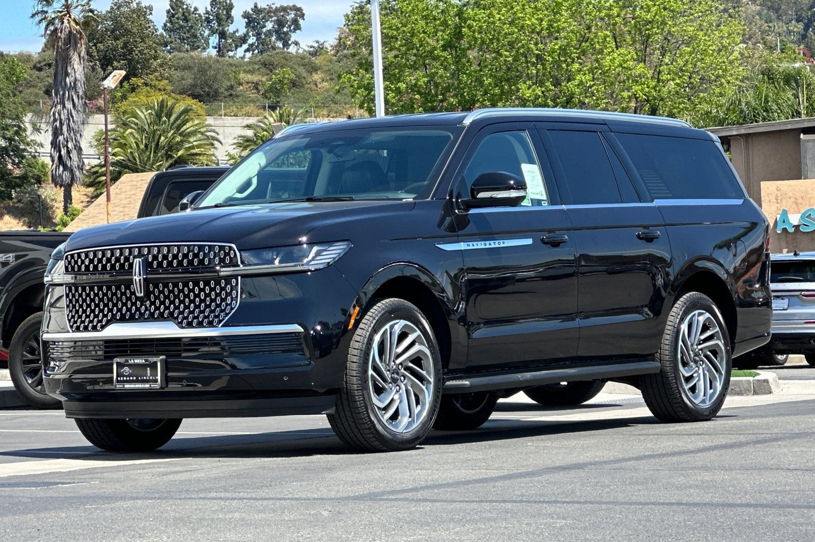 New 2026 Lincoln Navigator L Premier AWD/4WD image 7
