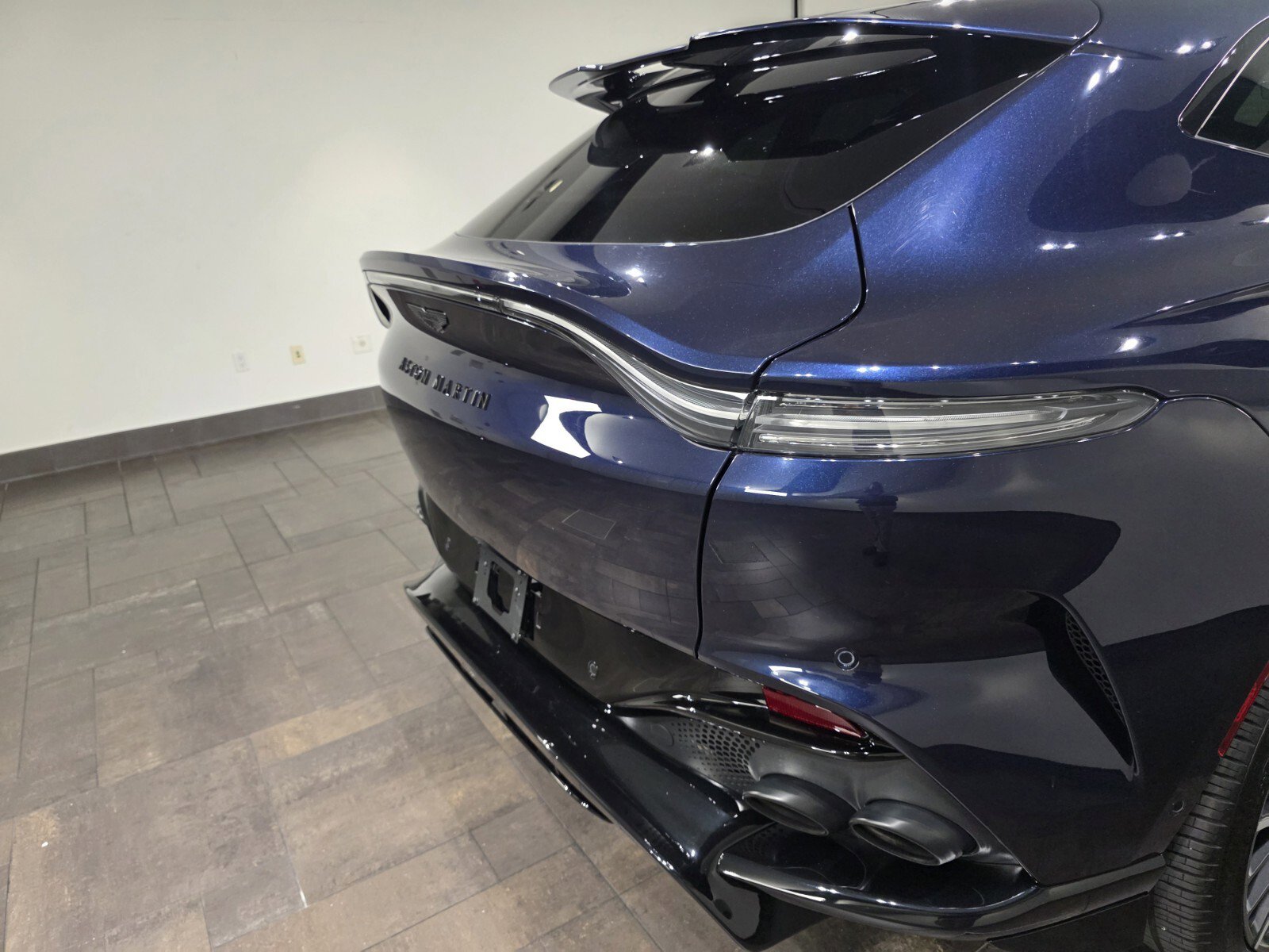 Used 2025 Aston Martin DBX 707 image 8