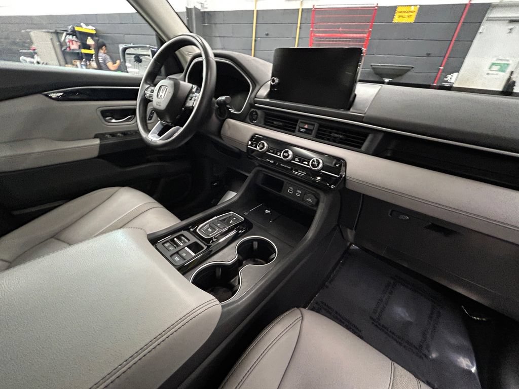 Certified 2023 Honda Pilot Touring image 20
