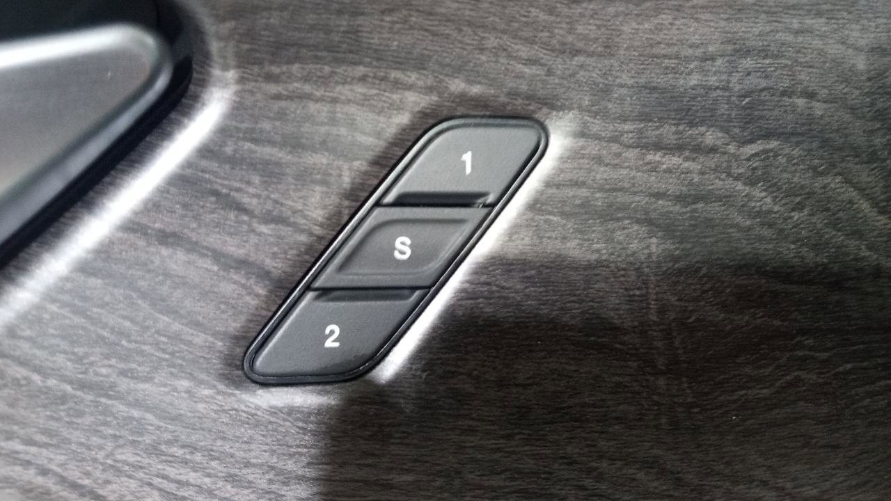 Used 2023 Jeep Grand Cherokee Limited w/ Luxury Tech Group II image 12