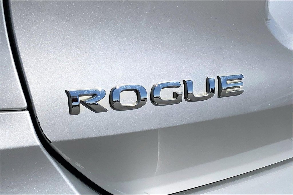 Used 2019 Nissan Rogue SV w/ Premium Package image 24