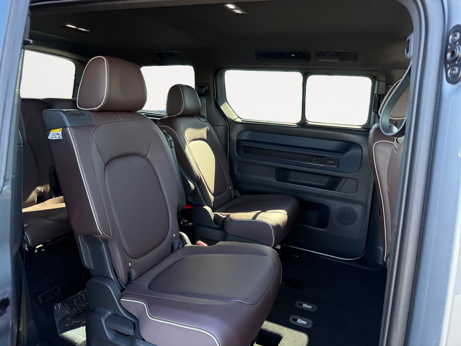 Certified 2025 Volkswagen ID. Buzz Pro S Plus AWD/4WD image 18
