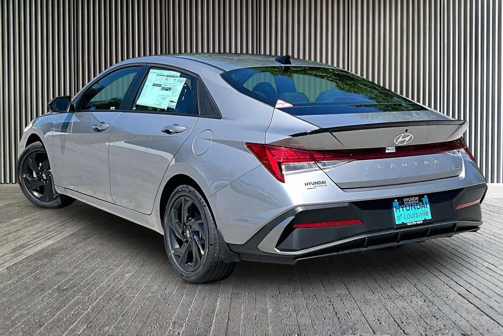 New 2026 Hyundai Elantra SEL FWD image 3