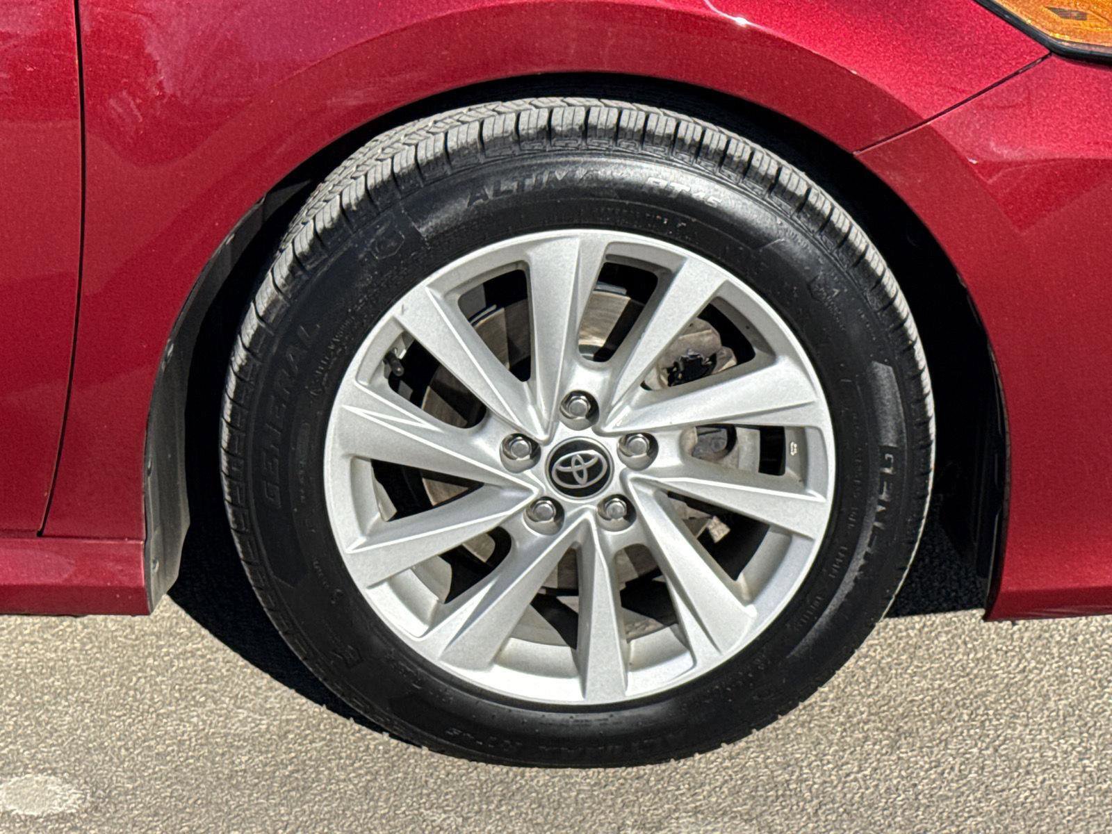 Used 2022 Toyota Camry LE image 9