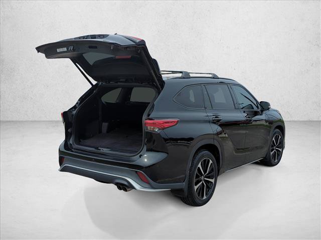 Used 2021 Toyota Highlander XSE FWD image 8