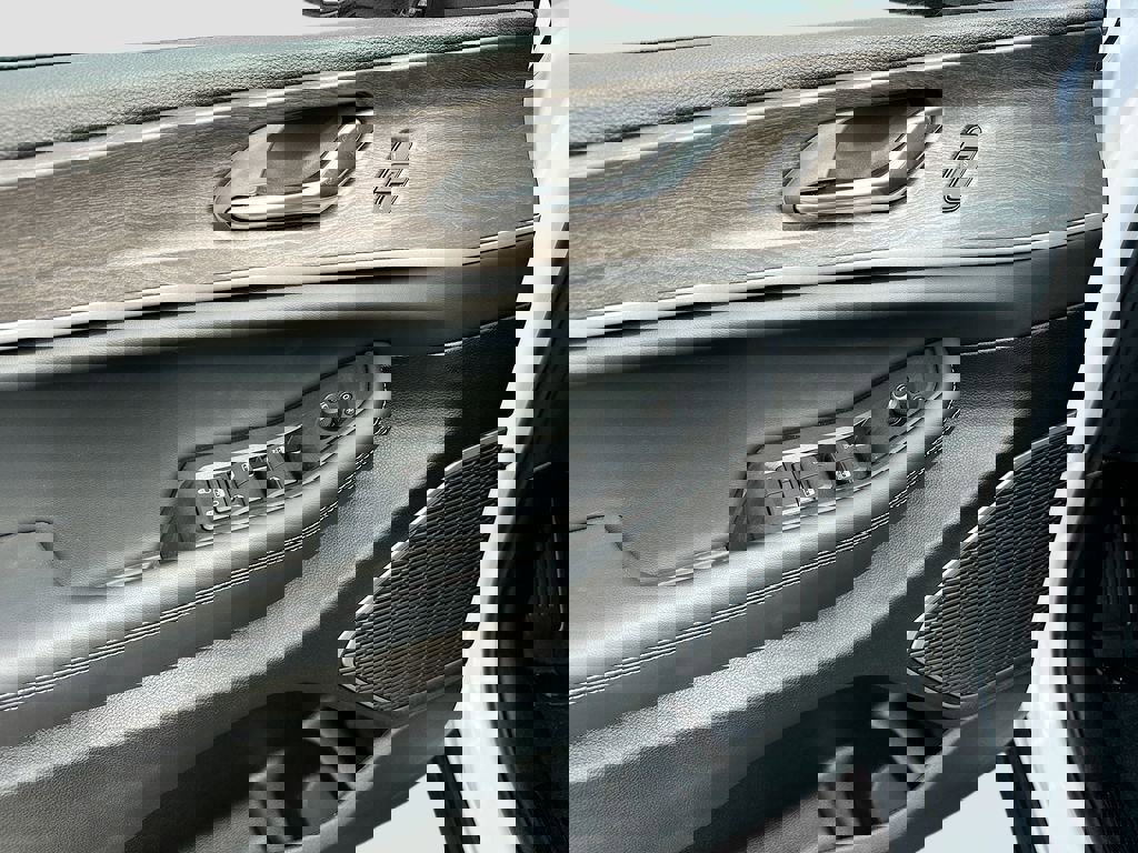 New 2026 Jeep Grand Cherokee Limited w/ Limited Altitude Package image 19