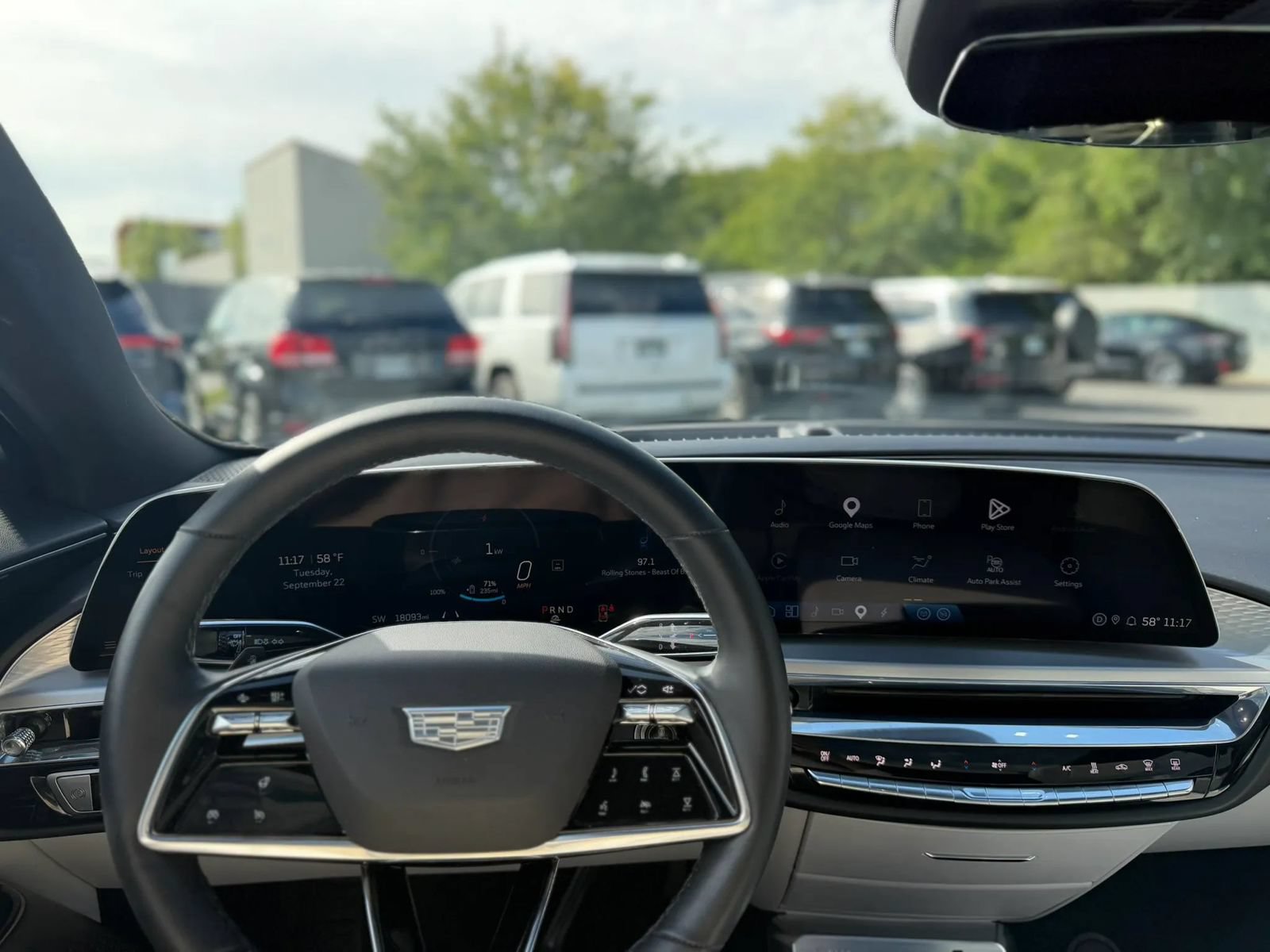 Used 2024 Cadillac Lyriq Luxury AWD/4WD image 25