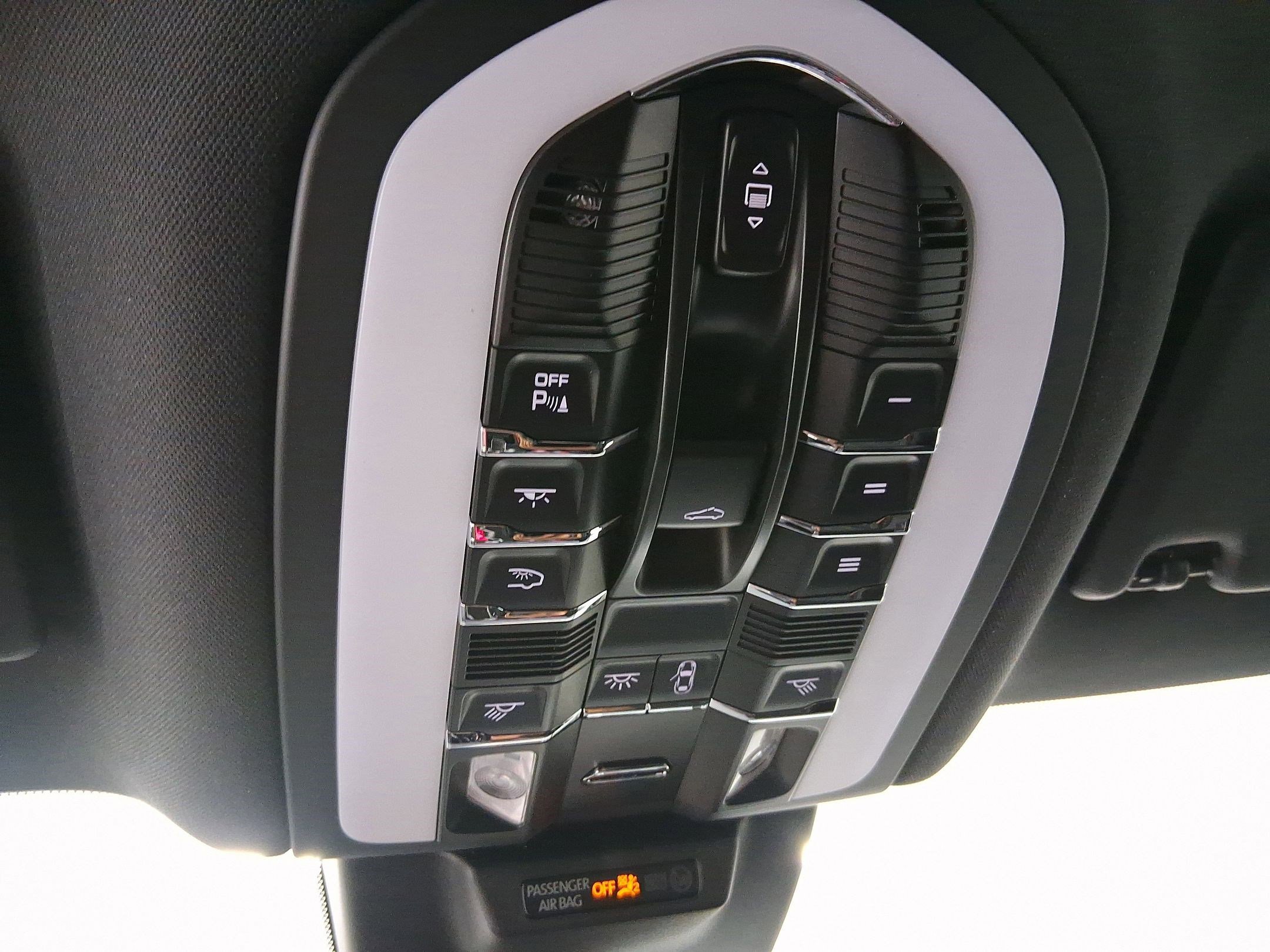 Used 2025 Porsche Macan image 30